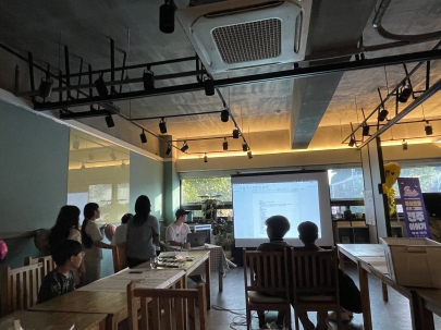 우리의 다큐멘터리는... < 2024 길위의 인문학 | 모모의 렌즈를 찾아라 | 16차시 > 섬네일 파일